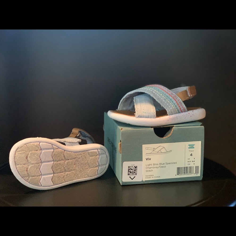 Toms Viv toddler size 4